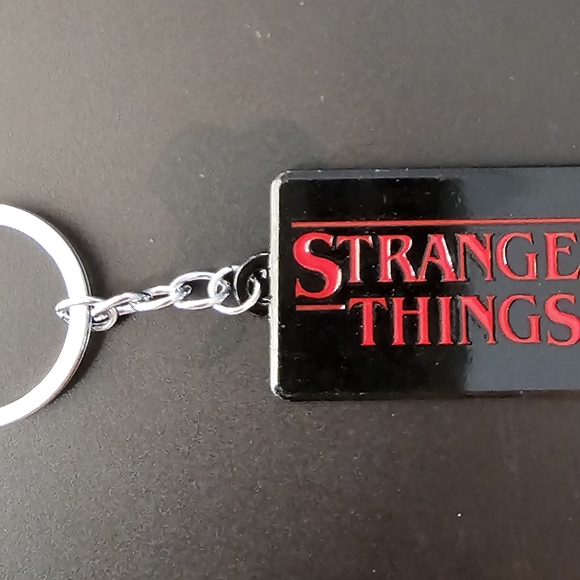 Stranger Things Christmas Lights Keychain - Picture 2 of 2